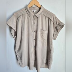 SPLENDID Light Taupe Button-Down Short Sleeve Cotton And Viscose Shirt